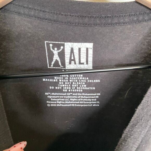 Muhammad Ali Crewneck Short Sleeve Shirt - Picture 3 of 3